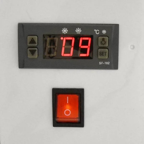 Omcan  RS-CN-0103-SC 69″ Sushi Showcase with Curved Glass and 2.75cu.ft. / 78L Capacity – 110V, 180W - Continental Restaurant Equipment