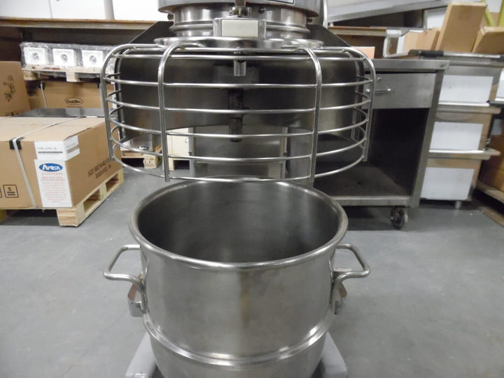 Used Hobart D340PFS 40 Quart Dough mixer 208V Phase 3 - Continental Restaurant Equipment