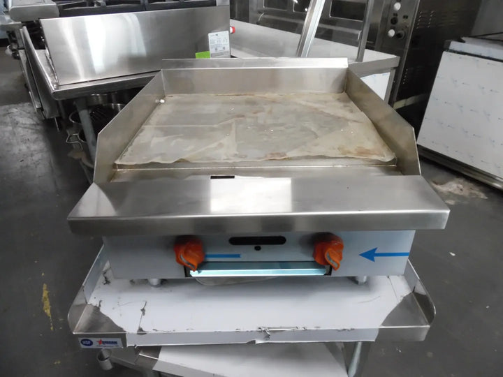 24" Manual Griddle Natural Gas LP Conversion kit included - Continental Restaurant Equipment