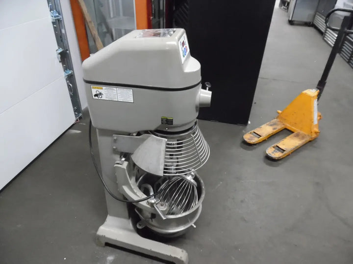 Used Globe SP30 30 Qt Gear Driven Planetary Mixer - Continental Restaurant Equipment